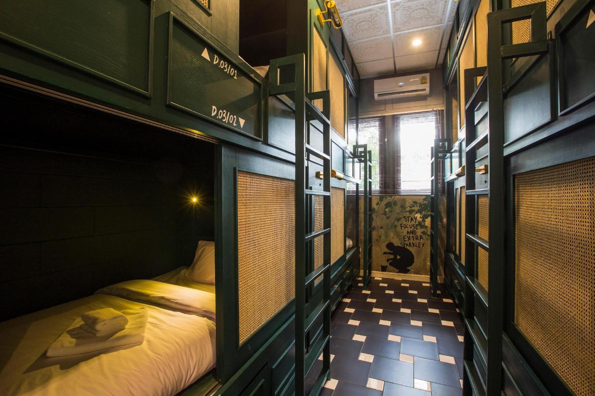 Azure Hostel Bangkok Exterior photo