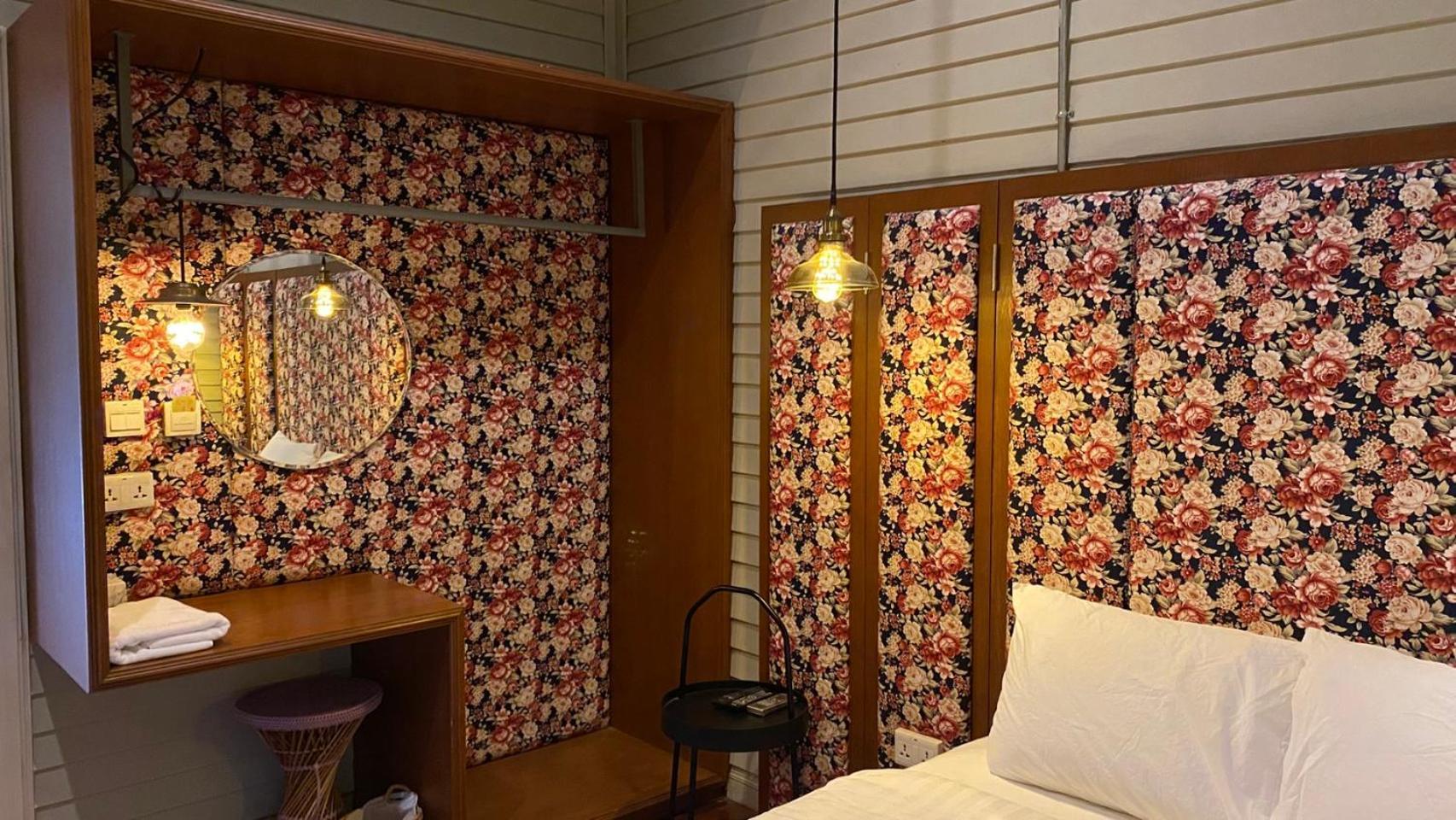 Azure Hostel Bangkok Exterior photo