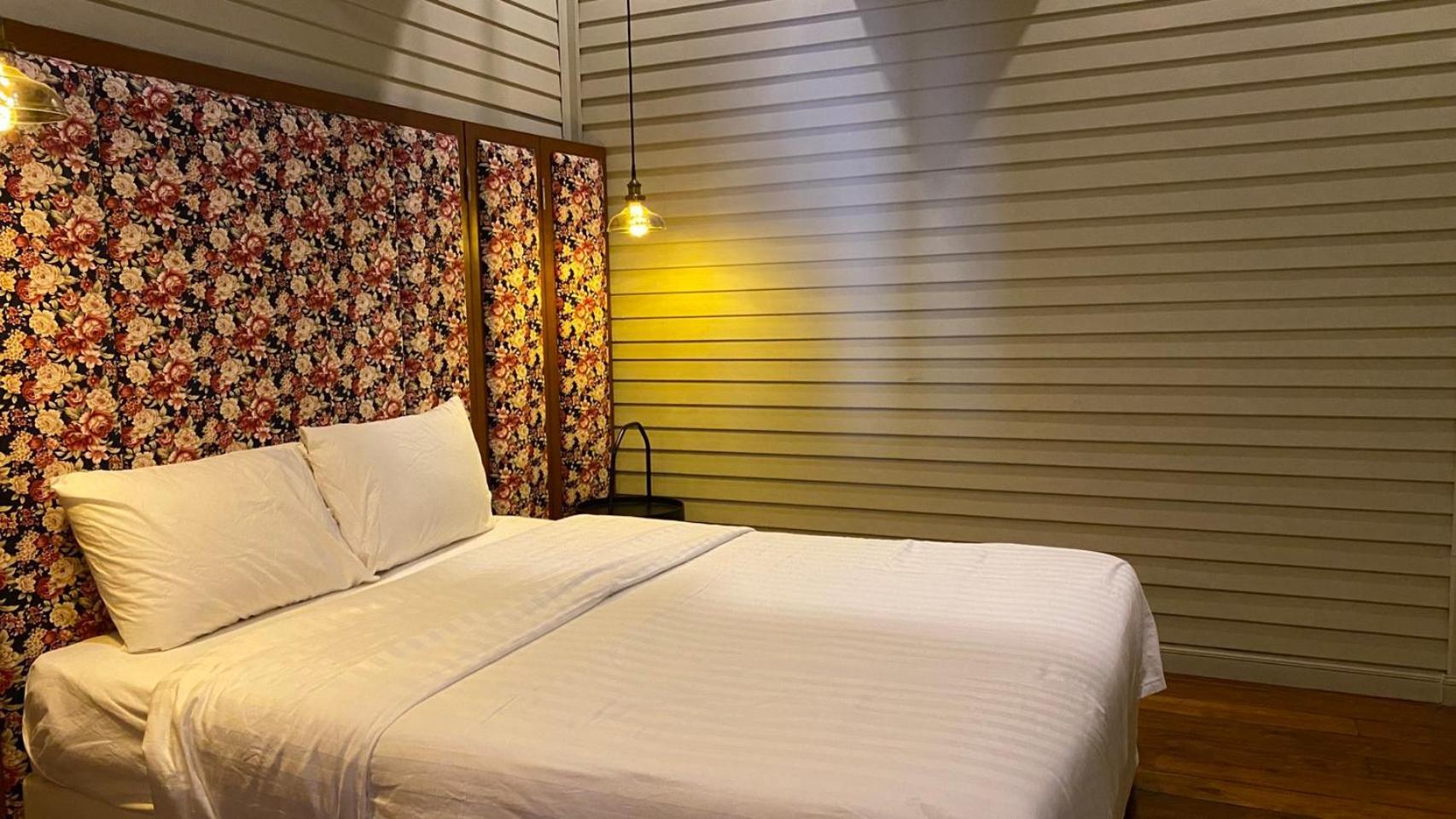 Azure Hostel Bangkok Exterior photo