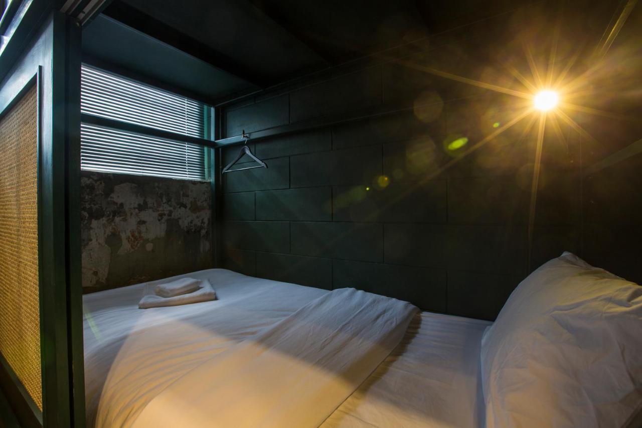 Azure Hostel Bangkok Exterior photo